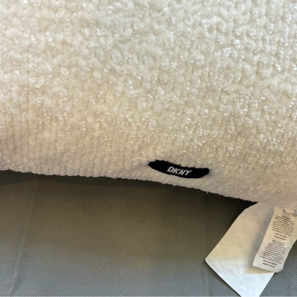 Pair 20x20 white and navy NWT pillows, DKNY and innup home - Picture 8 of 12